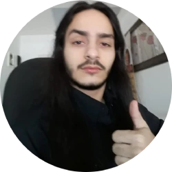 Júllio Brandão - Fundador do TudoWP, especialista em SEO técnico e desenvolvimento WordPress